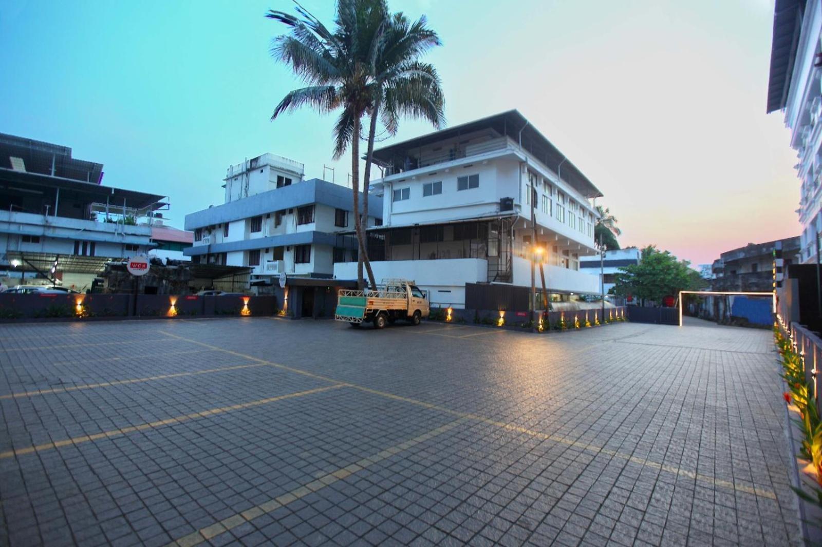 พาร์ค เรซิเดนซี ลักชัวรี บิสซิเนส โฮเต็ล Hotel Kochi ภายนอก รูปภาพ